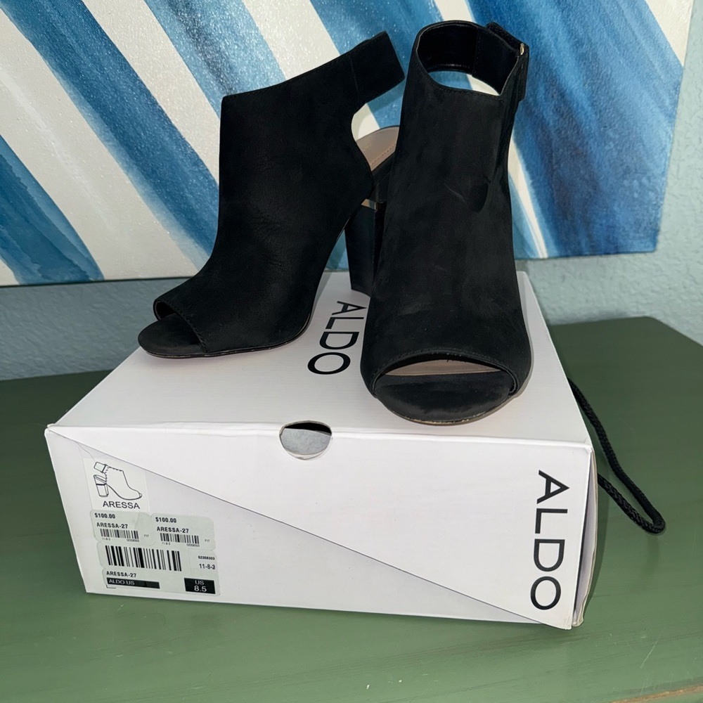 Like NEW Aldo Black Peep Toe Heels Size 8.5